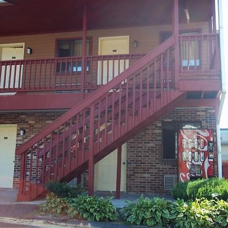 Naugatuck Motor Lodge Exterior photo